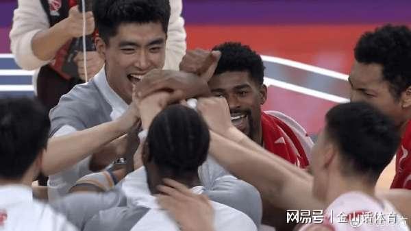 硬汉!32岁老将两腿全拉伤,缠满绷带打20分钟,媒体人:真是拼了